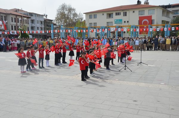 23 Nisan Kula’da Büyük Coşku İle Kutlandı