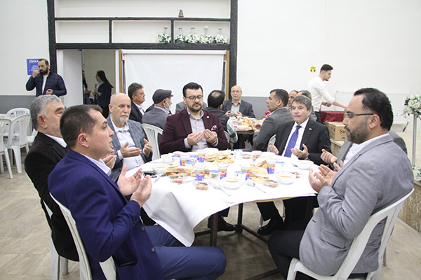 Ak Parti Kula İlçe Teşkilatından İftar Yemeği