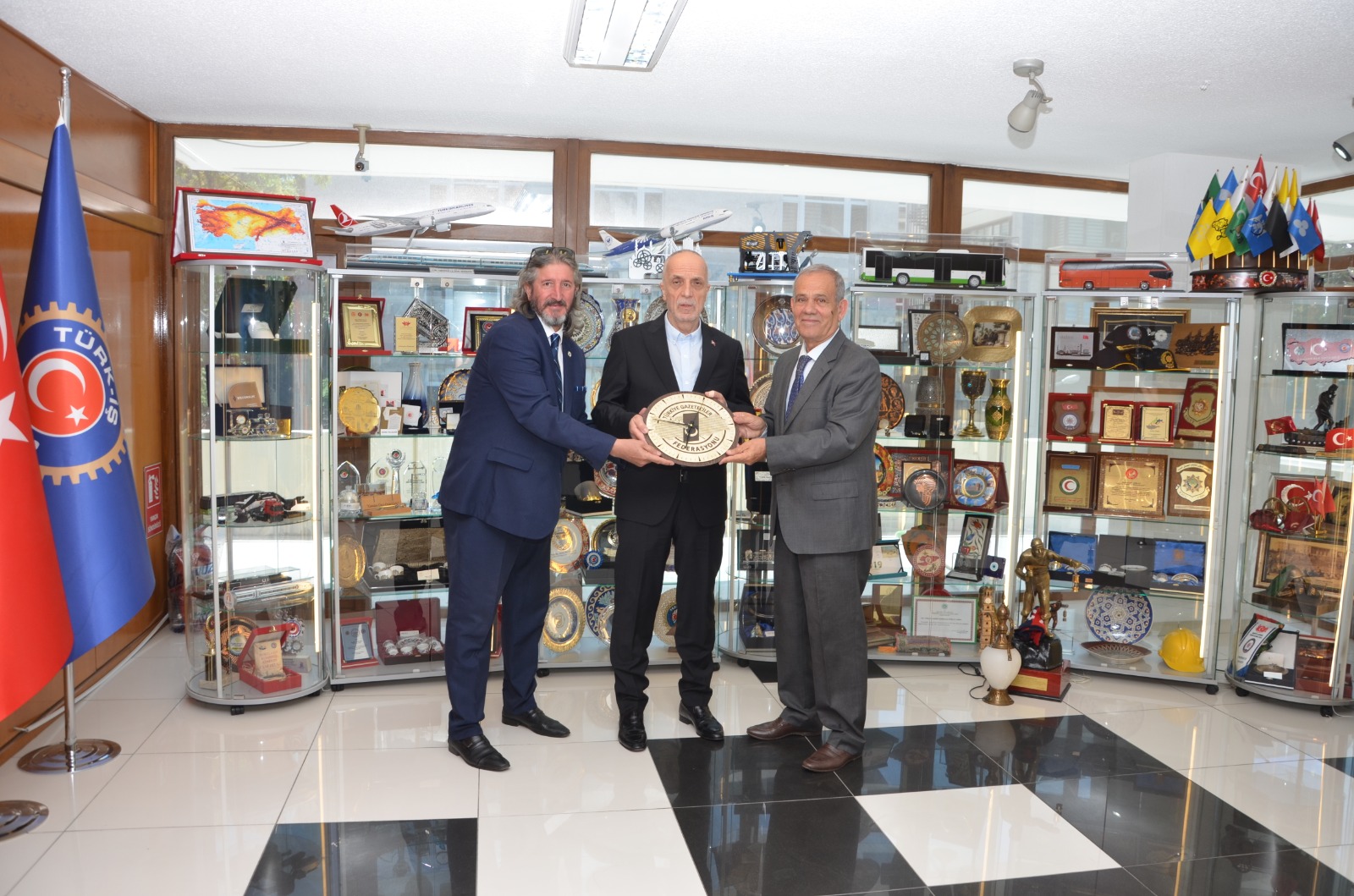 TGF’DEN TÜRK-İŞ’ E ZİYARET