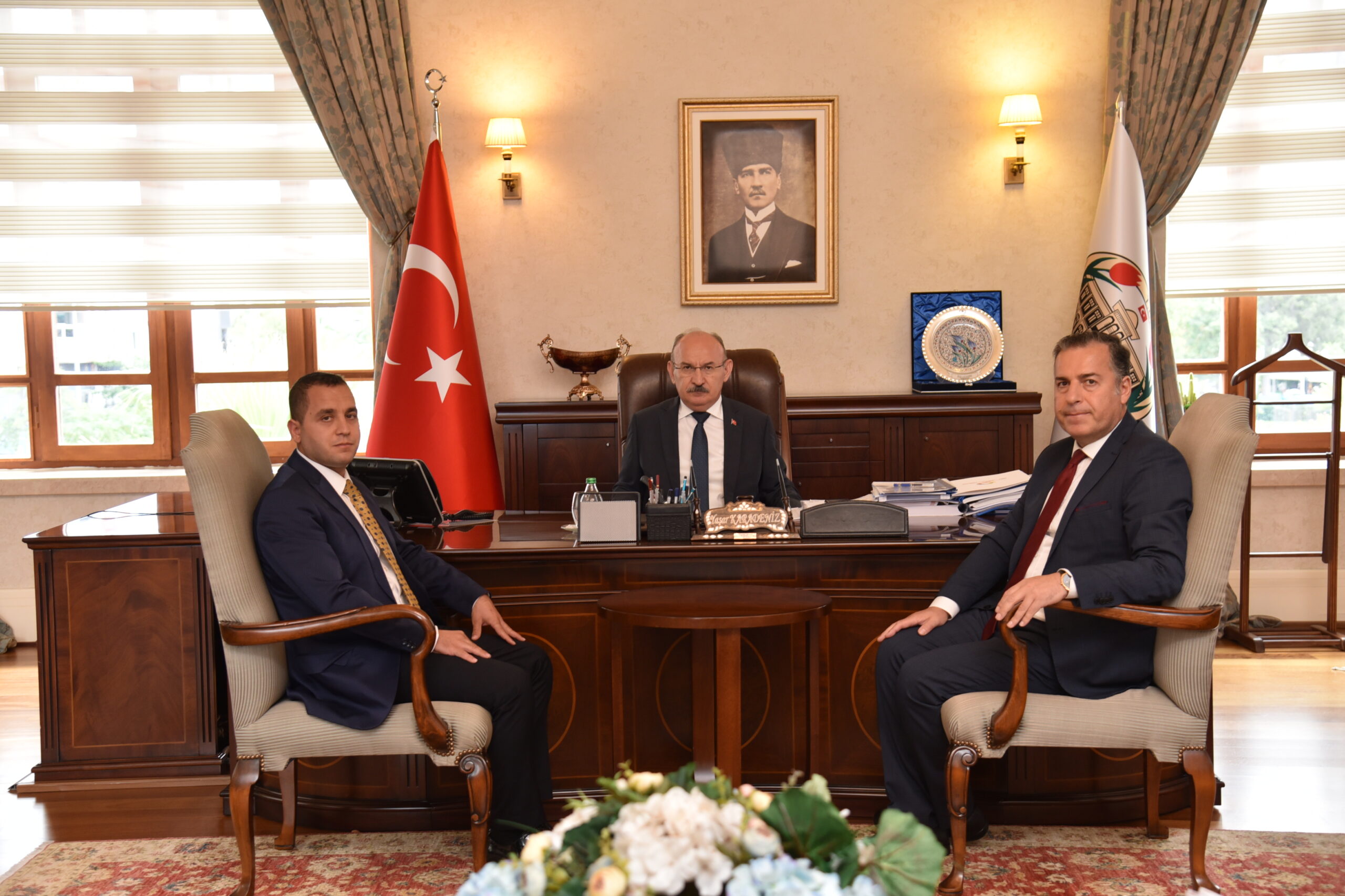 Turgutlu ve Kula Kaymakamları Vali Karadeniz’i Ziyaret Etti