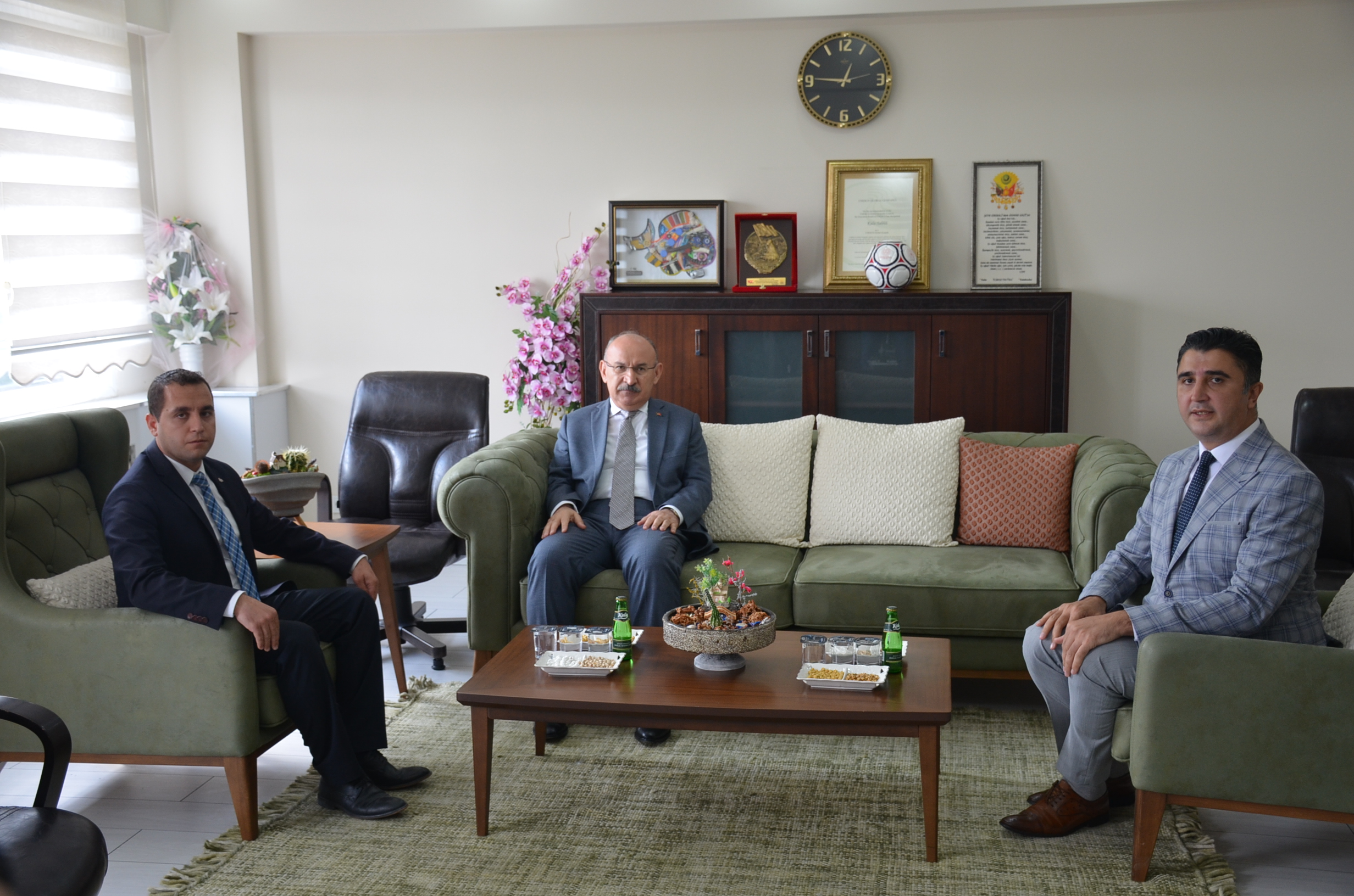 Manisa Valisi Karadeniz Yeni Atanan Kula Kaymakamını Ziyaret Etti