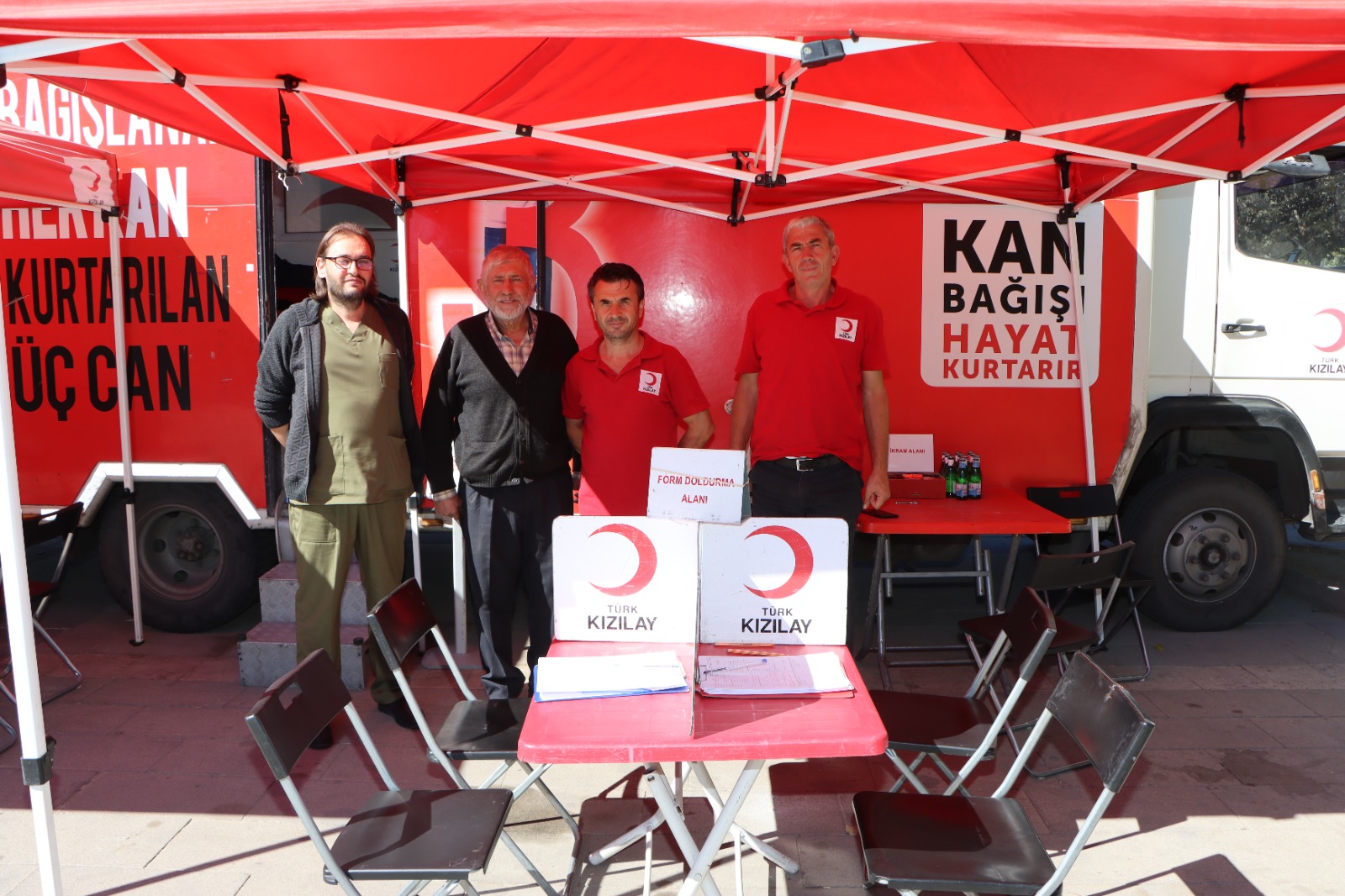 Türk Kızılay’ı Kula Belediyesi önünde kan bağışı almaya başladı