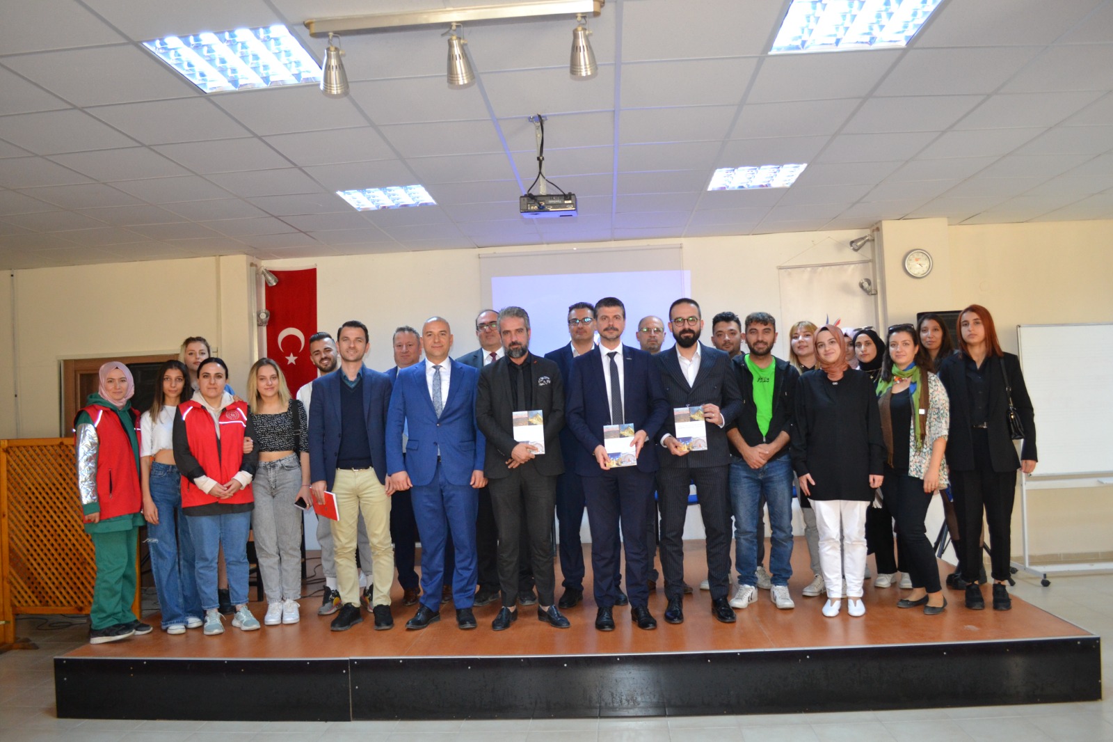 MÜSİAD Manisa Başkanı Üniversite Öğrencilerine Seminer Verdi