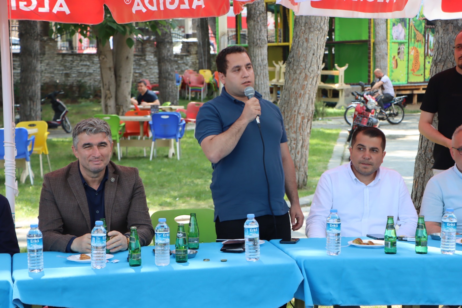 KULA’DA İLÇE PROTOKOLÜ VATANDAŞLA BAYRAMLAŞTI