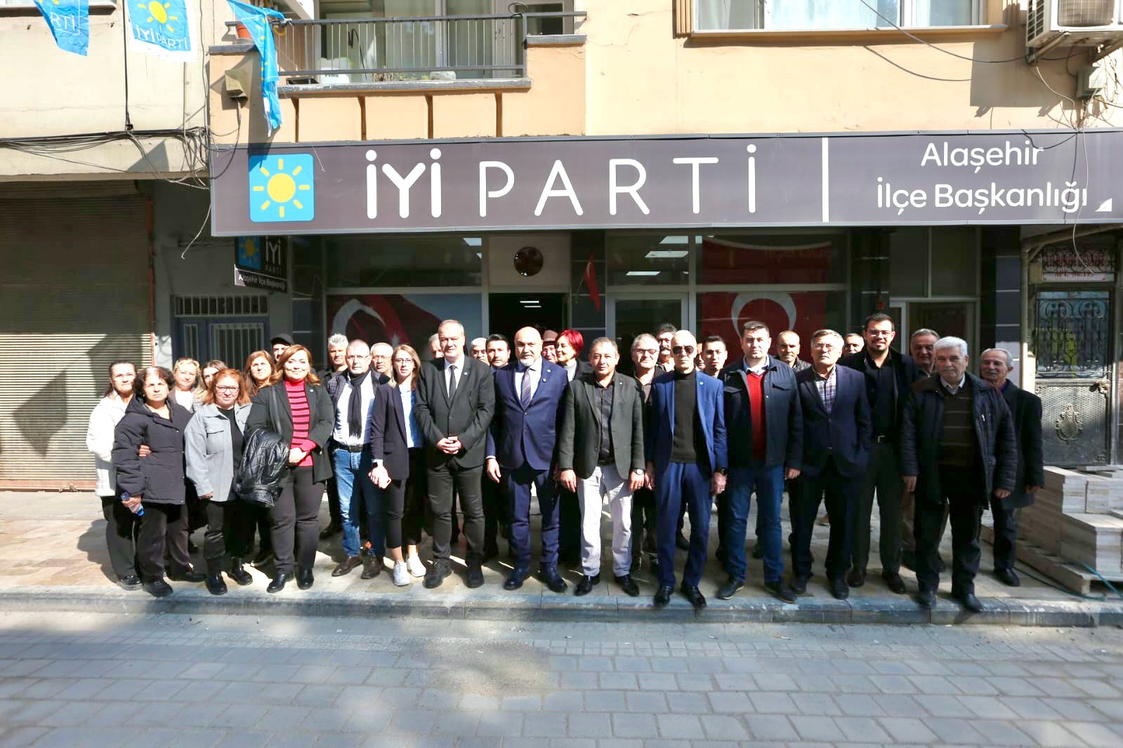 İYİ Partili Op. Dr. Gürhan Özcan’a ilçelerde yoğun ilgi