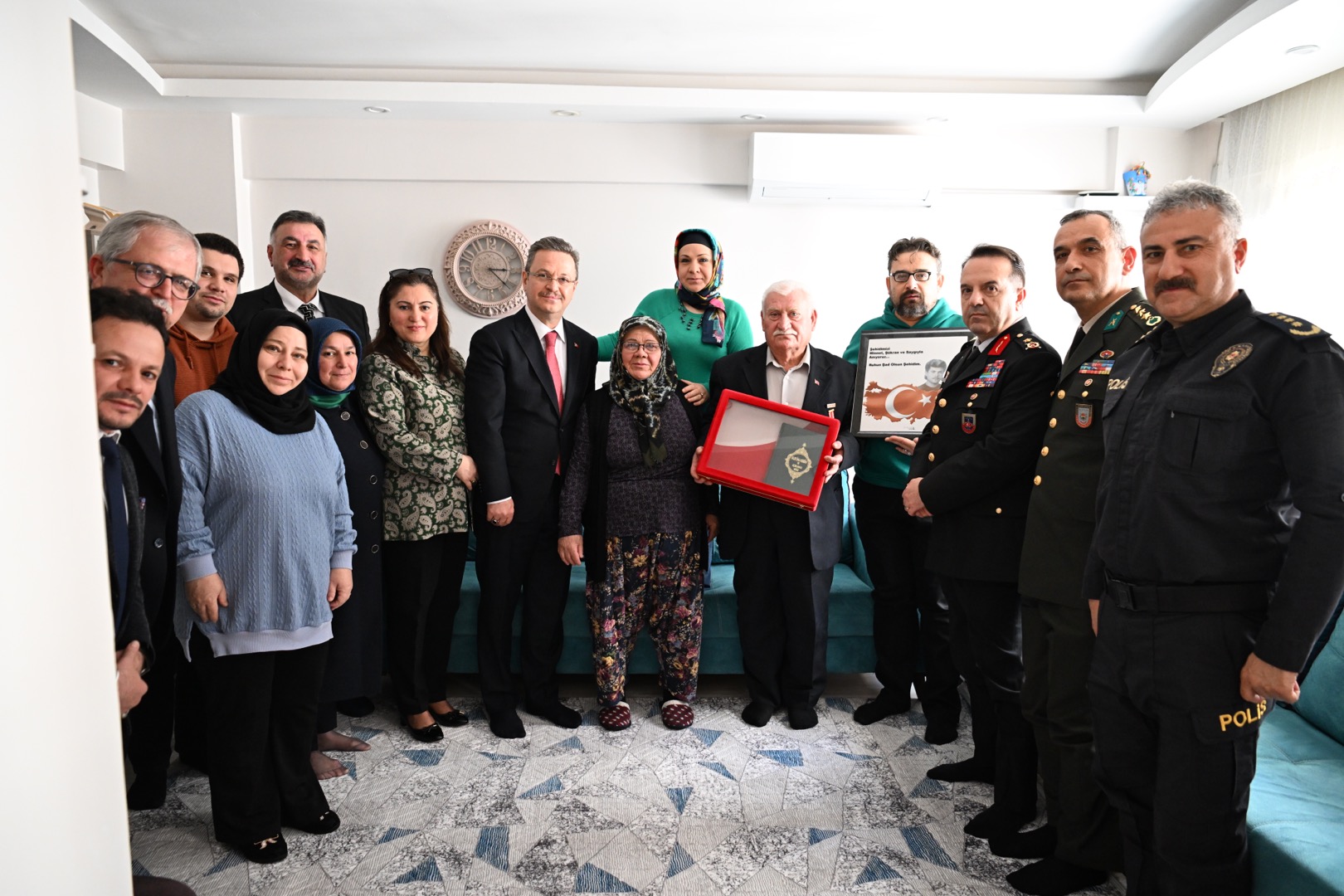 Vali Ünlü ve Eşi Sema Ünlü’den Şehit Ferhat Alakuş’un Ailesine Ziyaret