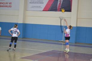 8 Mart Dünya Kadınlar Günü Voleybol Turnuvası Başladı