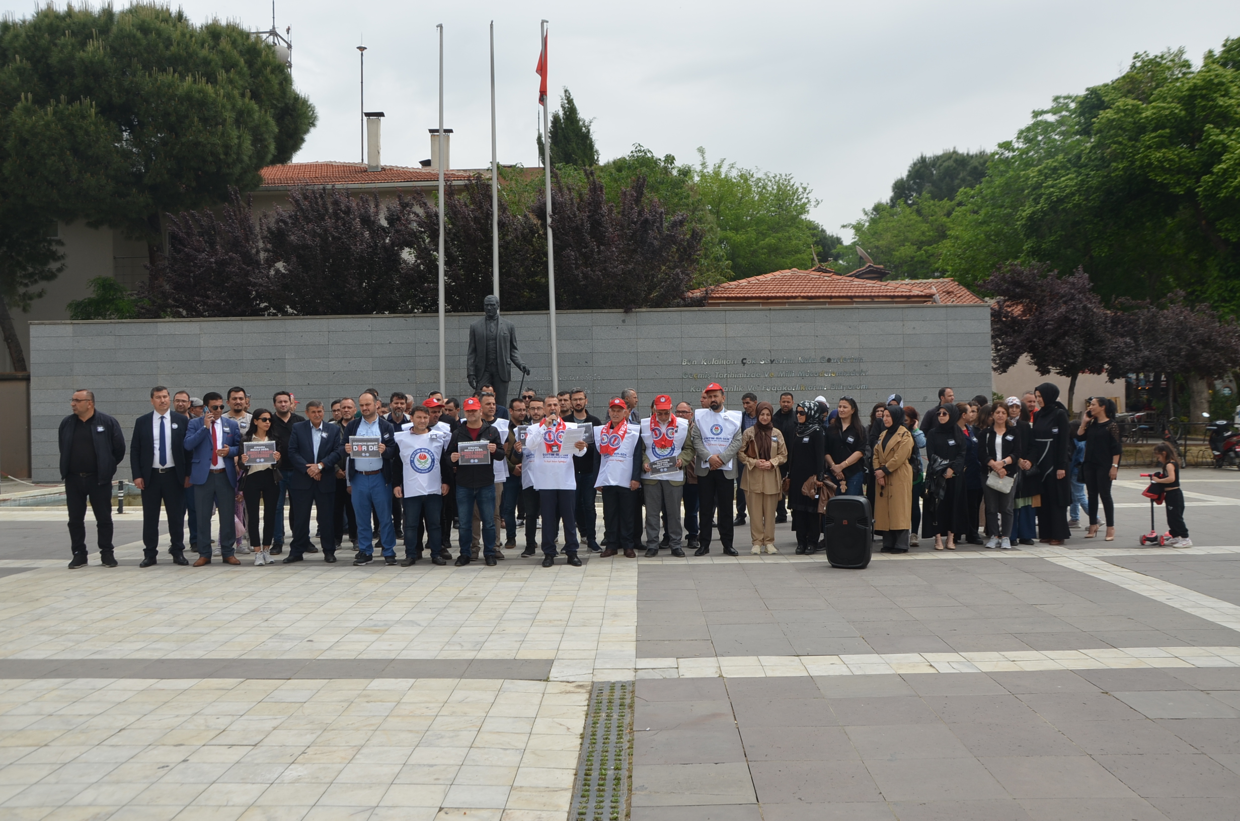 Eğitim Bir Sen, Eğitimci Şiddetine Karşı Kula’da Basın Açıklaması Yaptı