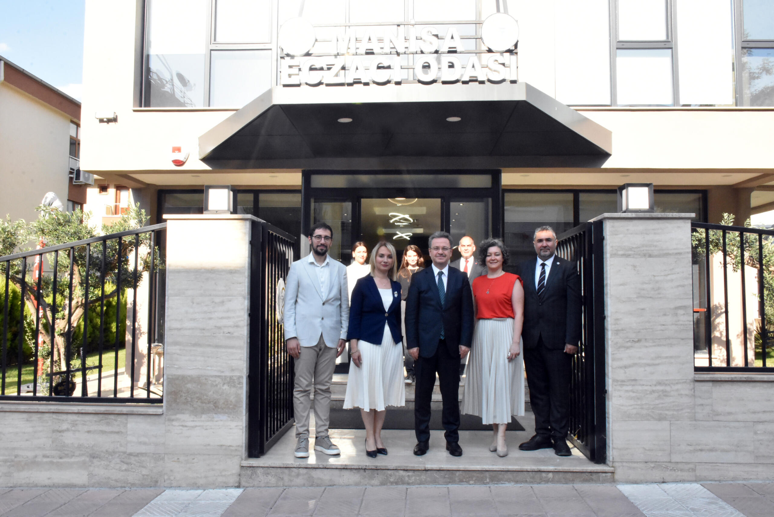 Vali Ünlü’den Manisa Veteriner Hekimler Odası ve Eczacılar Odasına Ziyaret