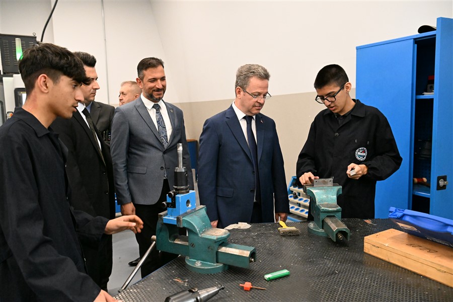 Vali Ünlü, MOSTEM’de İncelemelerde Bulundu