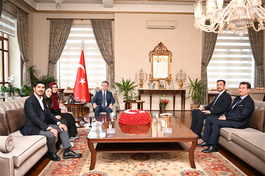 Vali Ünlü, Türkiye Entelektüel Bilgi Yarışmasında Türkiye Şampiyonu Olan Şehzadeler Gediz Anadolu Lisesi Öğrencilerini Ağırladı