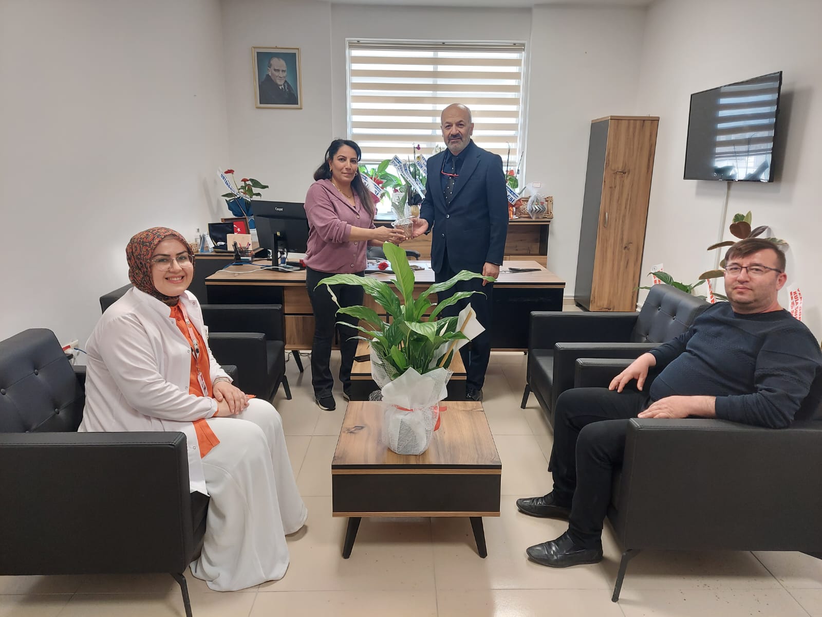 HEKİM VE SAĞLIK ÇALIŞANLARI UNUTULMADI