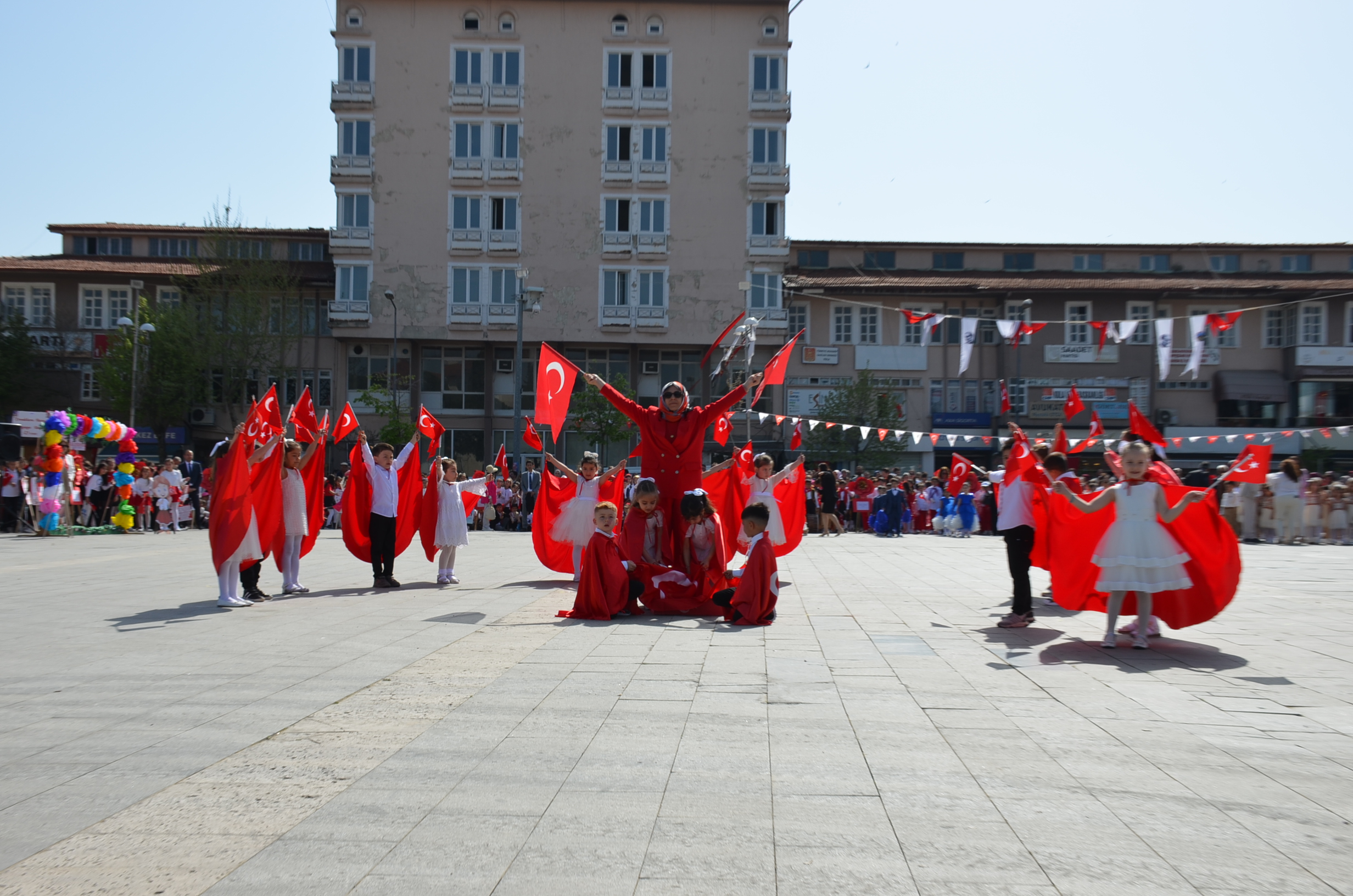 23 NİSAN ÇOŞKUYLA KUTLANDI