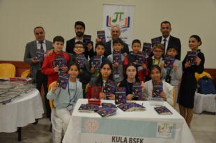 13 KÜÇÜK ÖĞRENCİ YAZDIKLARI KİTABI TANITTI