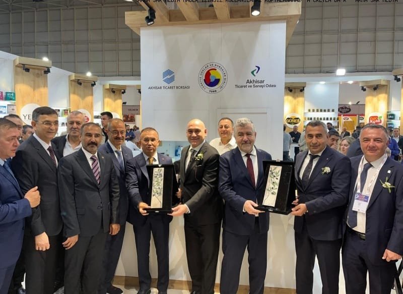 AKHİSAR ORTADOGU PAZARINDA