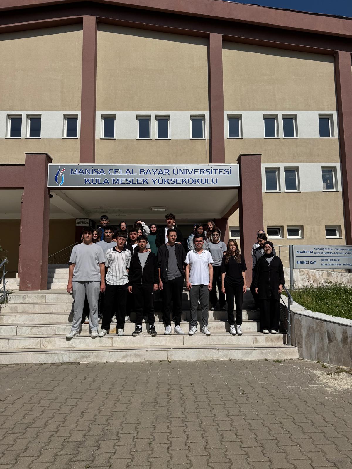 KULA MESLEK YÜKSEK OKULU LİSE ÖĞRENCİLERİNİ MİSAFİR ETTİ