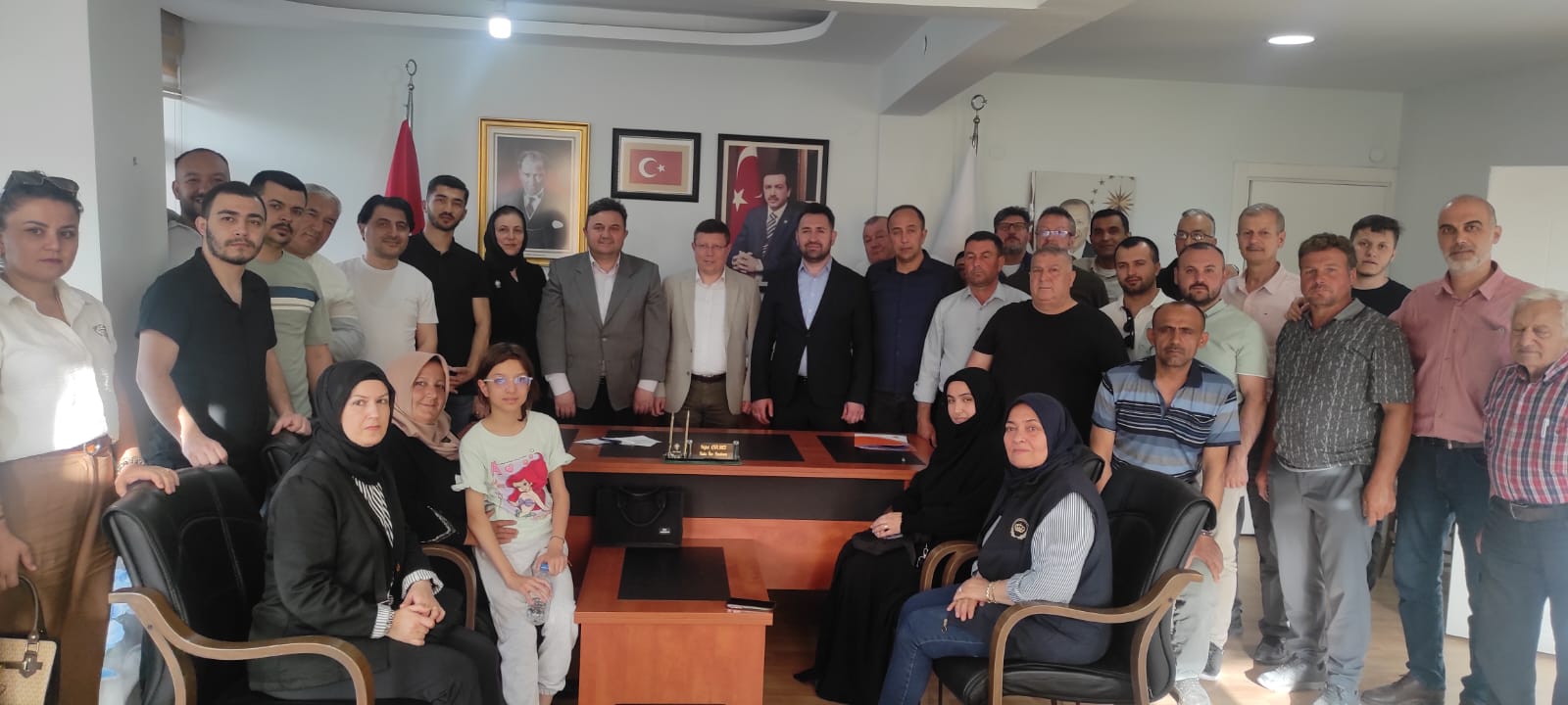 FAHRETTİN TUĞRUL KULA İLÇE TEŞKİLATINI ZİYARET ETTİ.