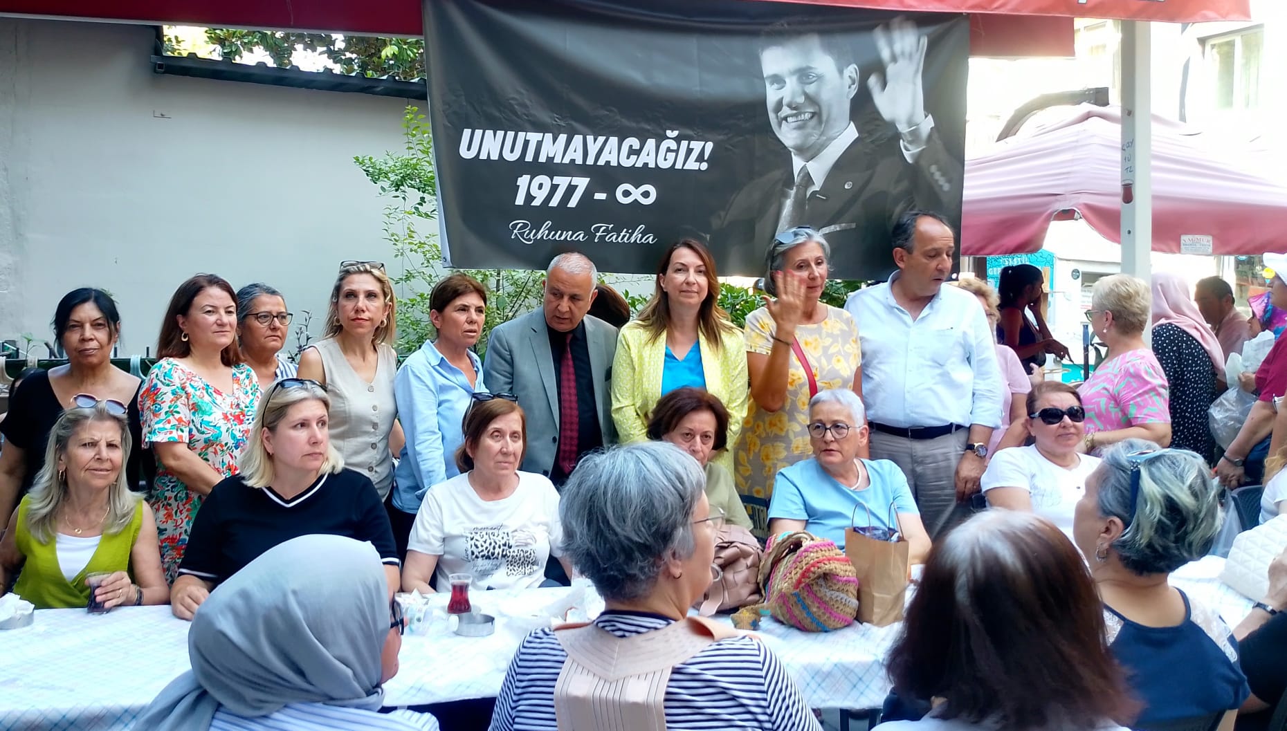 29 EKİM KADINLAR DERNEĞİ ZEYREKİN ANISINA LOKMA DÖKTÜRDÜ