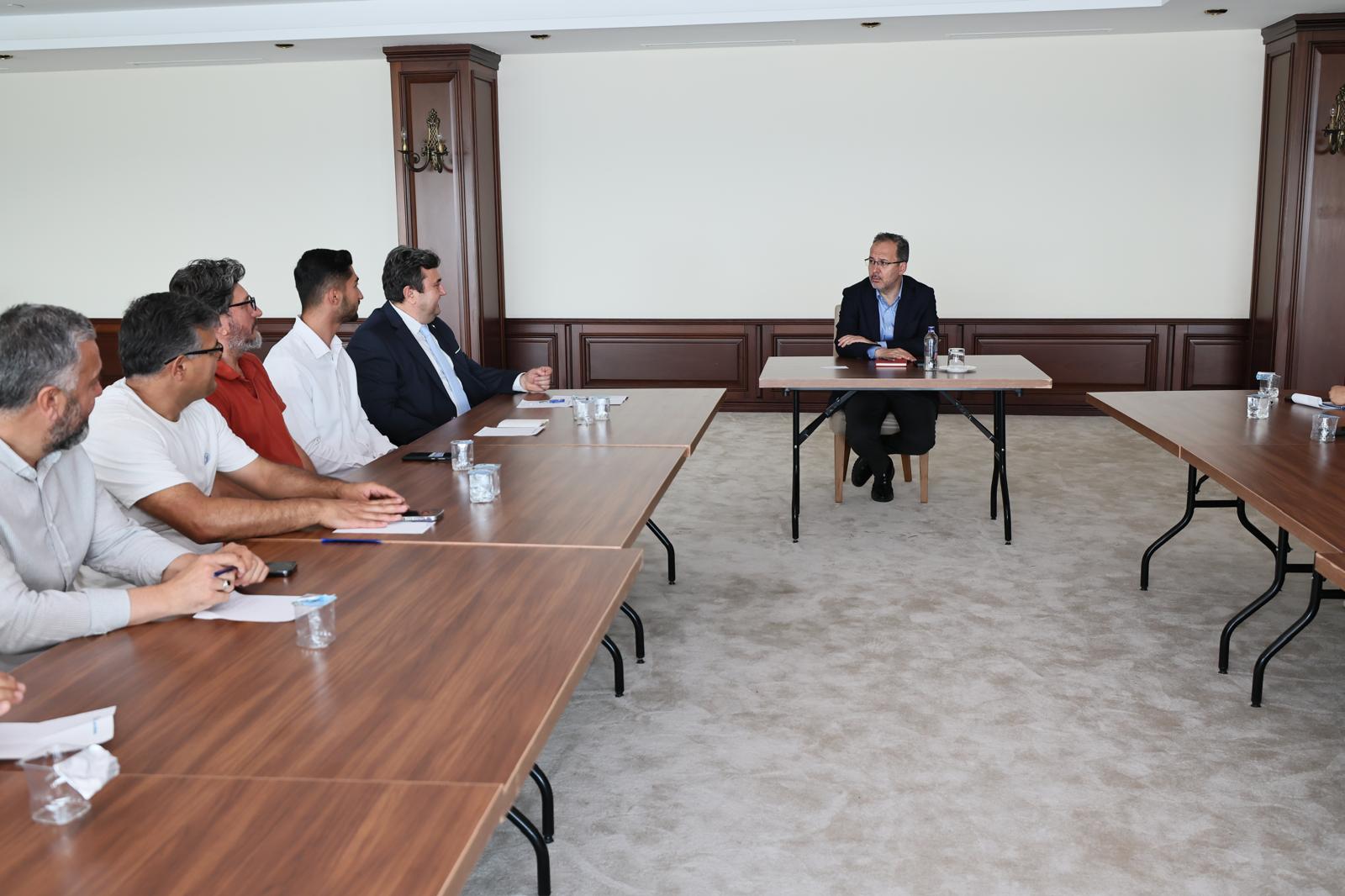 KULA AK PARTİ KASAPOĞLUİLE BİR ARAYAGELDİ