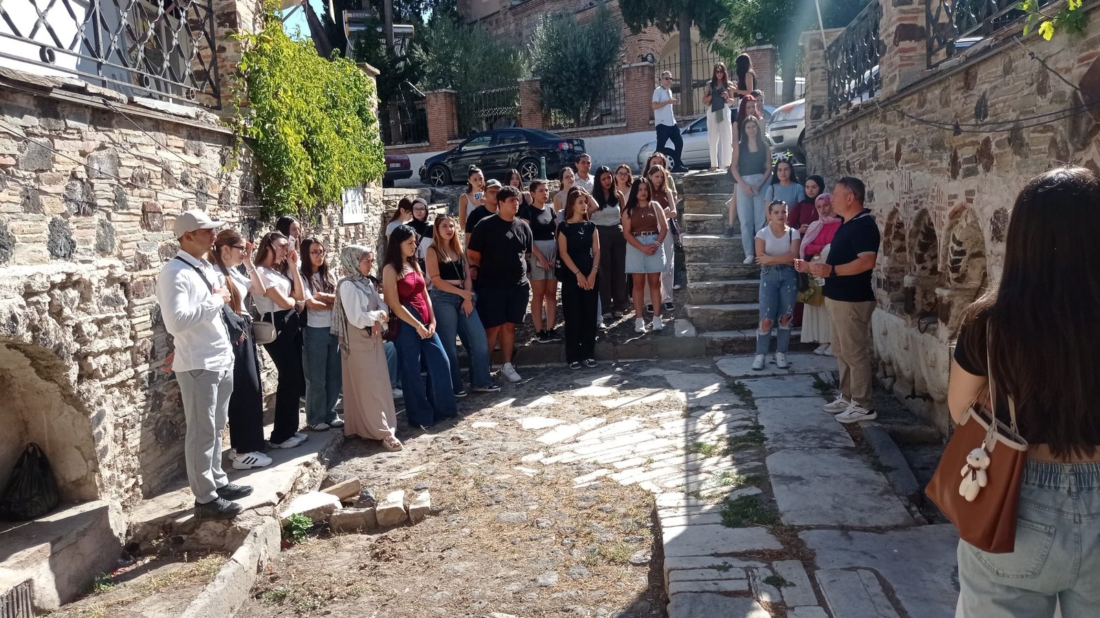 ÜNiVERSİTELİ GENÇLER KULAYI GEZDİLER